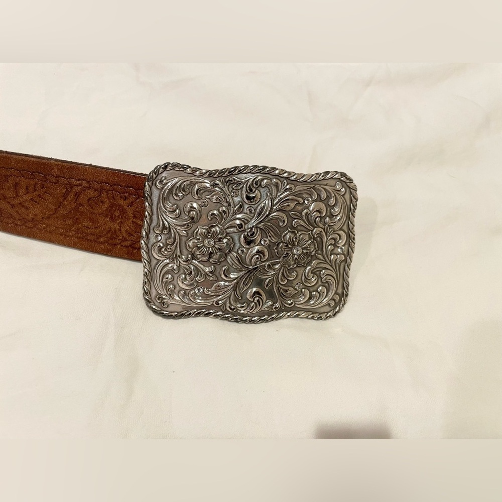 NWOT Guess genuine leather floral western buckle belt, tan, 37”x 1.5” orig $89+ - Picture 7 of 15